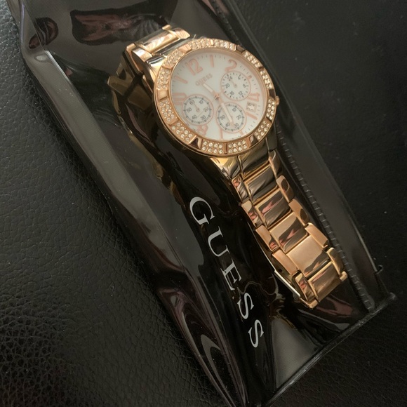 Guess - Picture 4 of 4